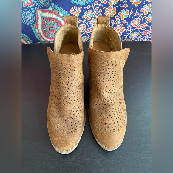 Francesca’s Brown Suede Boho Booties size 7 - Picture 2 of 8